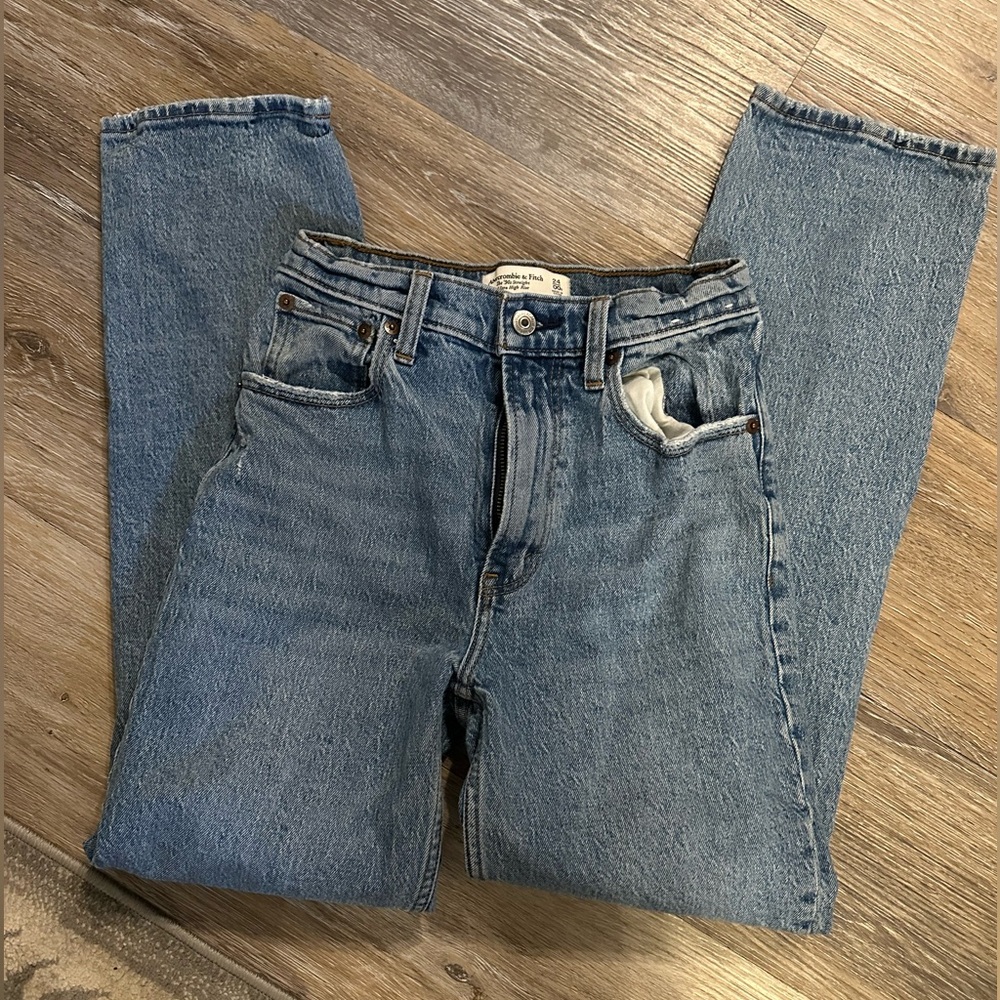 Abercombie and fitch size 24 short
